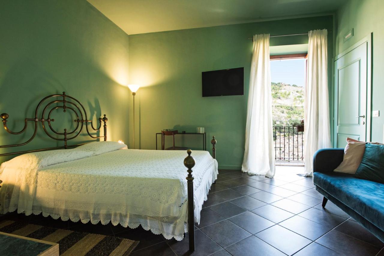Le Stanze Del Cioccolato Bed & Breakfast โมดิกา ภายนอก รูปภาพ
